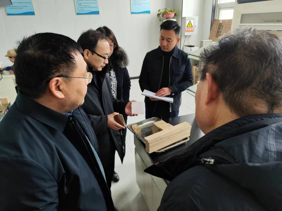 到工廠實(shí)驗(yàn)室詳細(xì)了解聚能板的物理性能和檢測數(shù)據(jù)等.png